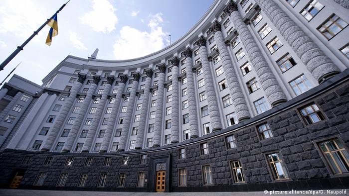 Кабмін запускає програму підтримки працевлаштування внутрішньо переміщених осіб