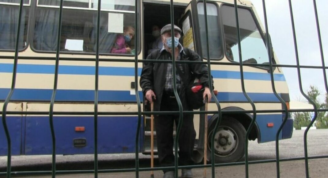Без права на выезд? Что происходит на КПВВ Донбасса и что делать со штрафами