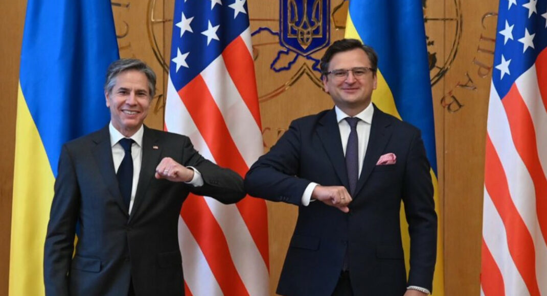 Кулеба обсудил с Блинкеном поставки оружия от США и партнеров Украины