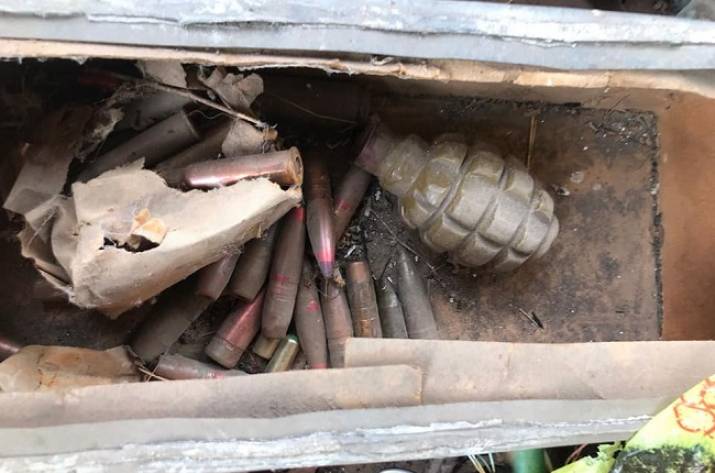На Луганщині у пенсіонера виявили боєприпаси та вибухівку