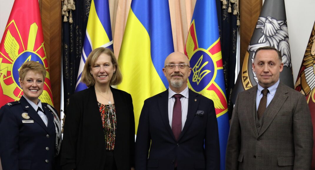 Міністр оборони Резніков зустрівся з Тимчасовою повіреною у справах США в Україні