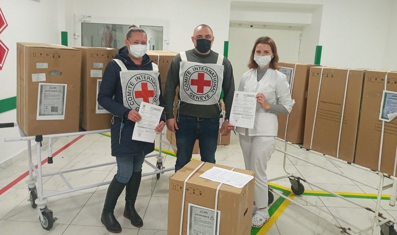 У Селидовому лікарня отримала десять кисневих концентраторів від Червоного Хреста