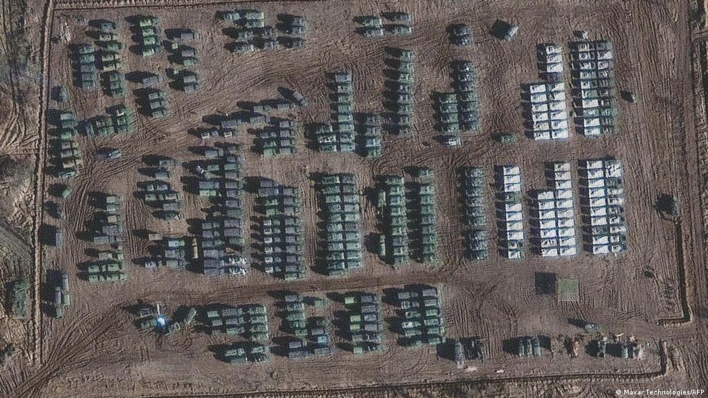 В сети опубликовали новые снимки расположения войск России возле границ Украины
