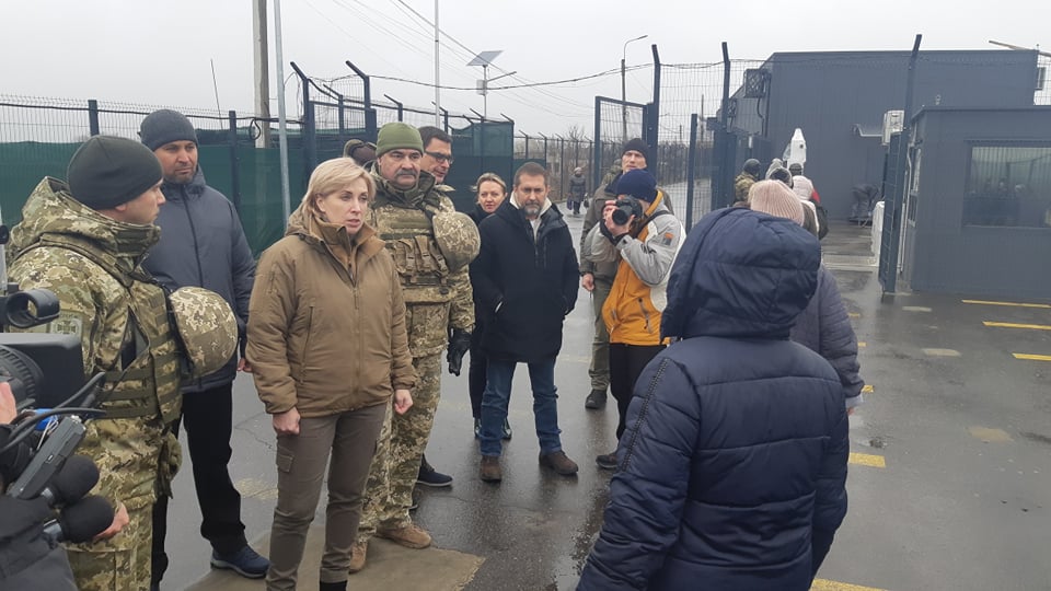 На КПВВ Станица Луганская установят современный комплекс для обслуживания граждан: итоги визита Верещук (фото)