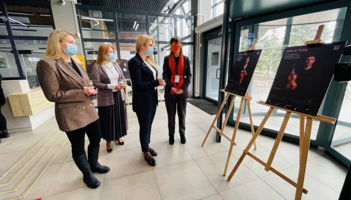 В Мариуполе открылась фотовыставка, посвященная борьбе с домашним насилием
