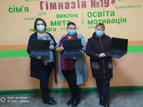 Учителям громады Курахово купили более 70 ноутбуков