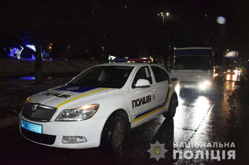 В Славянске мужчина угнал автобус и сбил велосипедиста в Дружковке: полиция задержала нарушителя