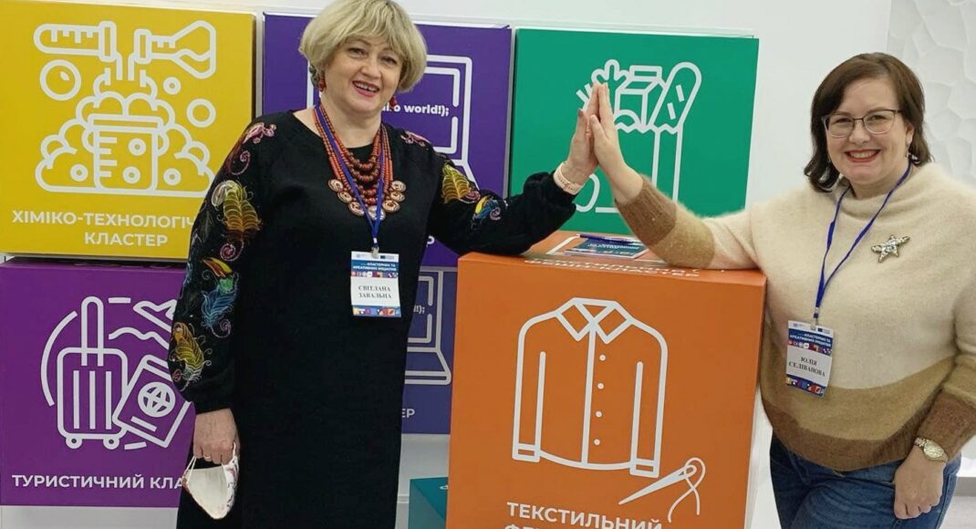 В Краматорске переселенки создали бизнес по пошиву театральных костюмов
