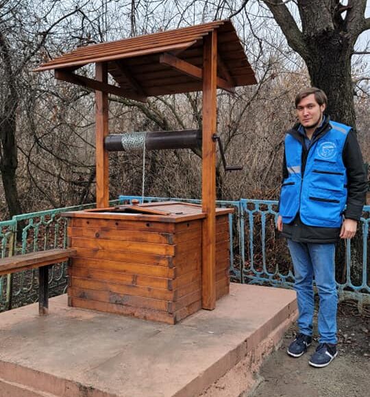 Волонтеры на Донбассе обеспечили доступ к питьевой воде для более 25 тыс. жителей прифронтовой зоны (фото)