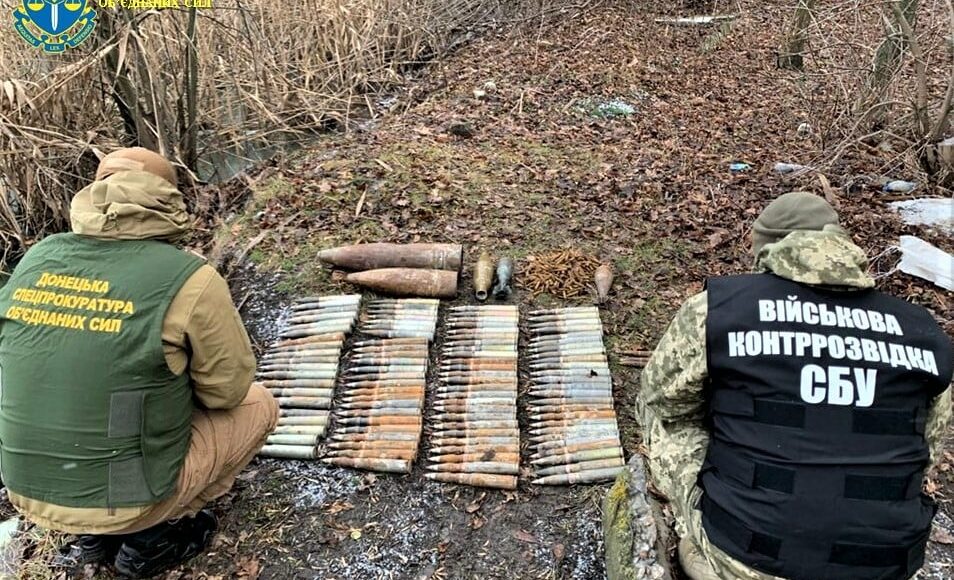 У прифронтовій Красногорівці знешкодили схрон з мінами і артснарядами