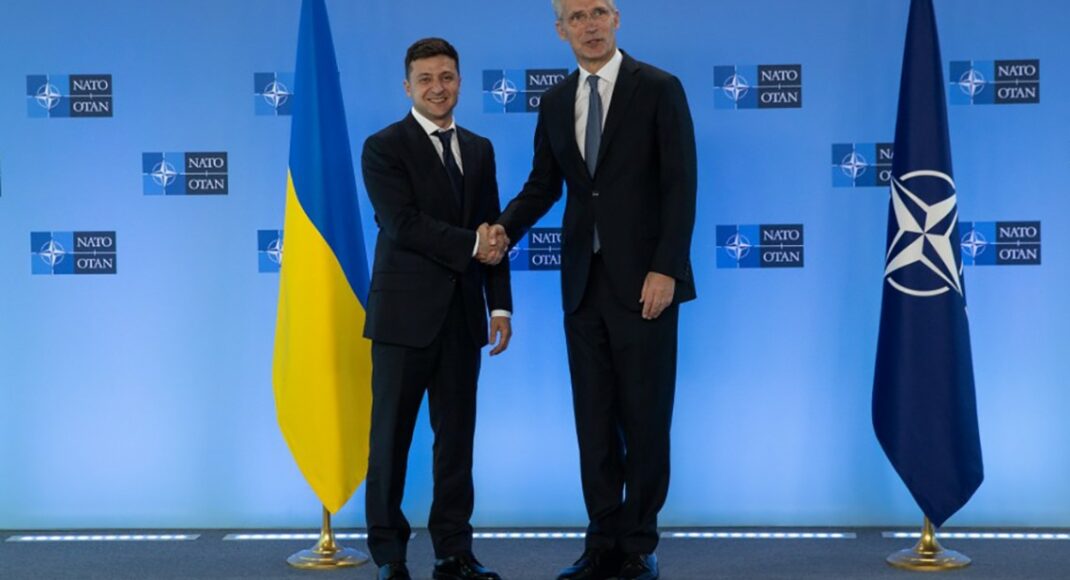 Зеленський та Столтенберг обговорили нарощування збройних сил Росії навколо України