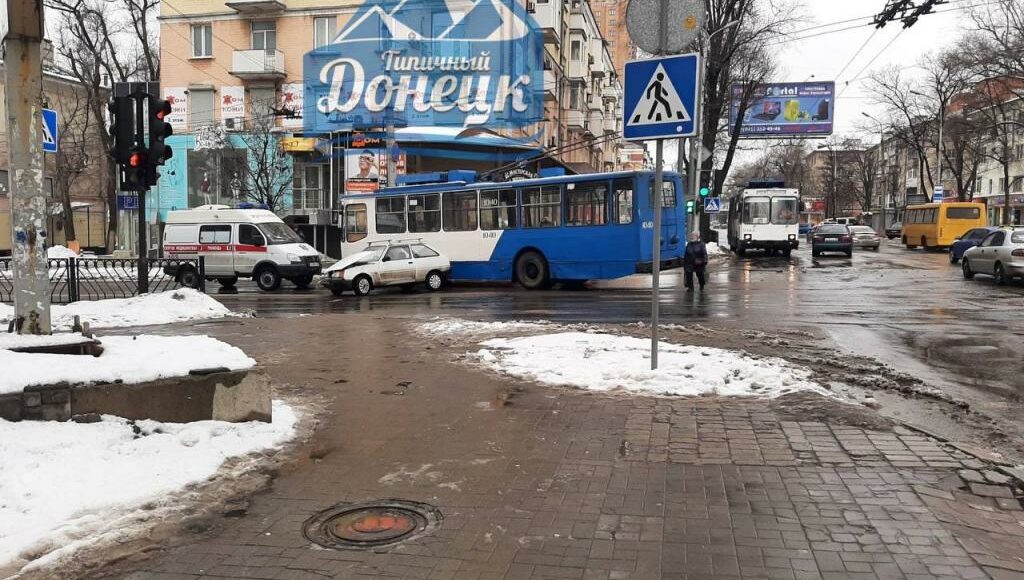У центрі окупованого Донецька через ДТП зупинилися тролейбуси № 14 (фото)