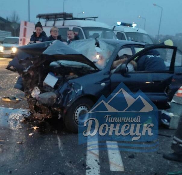 В окупованому Донецьку сталася велика ДТП в районі Донбас Арени: постраждали 6 осіб (відео)