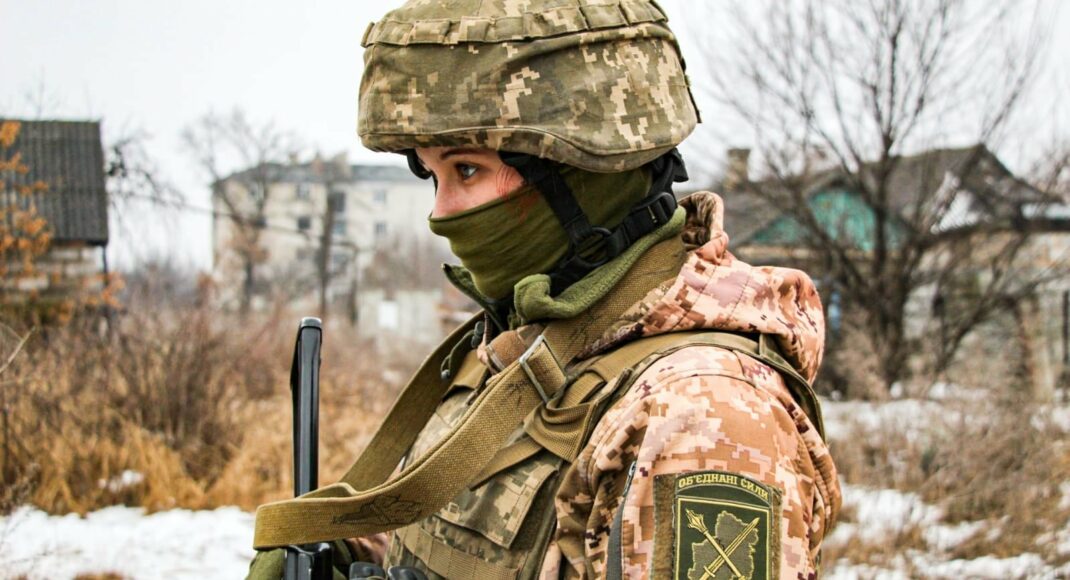 Зеленский поручил Резникову проработать вопрос воинского учета для женщин