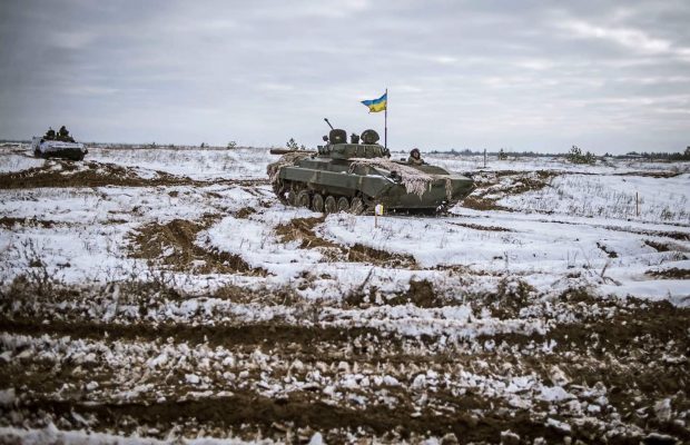 В ООС за сутки НВФ 3 раза нарушили режим "тишины": 1 украинский военный ранен
