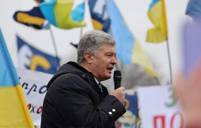 У Порошенка заявили про зупинку поліцією автобуса з прихильниками його партії біля Краматорська