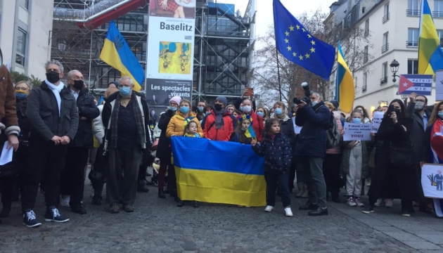 У Парижі українці провели акцію проти агресивної політики Росії
