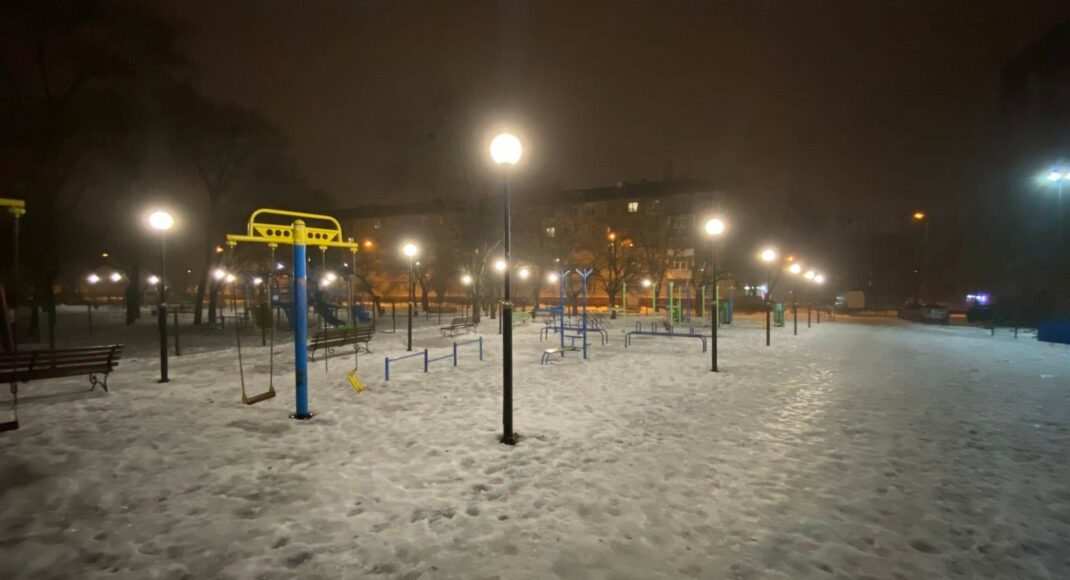 У Краматорську оновили освітлення у сквері Машинобудівників (фото)