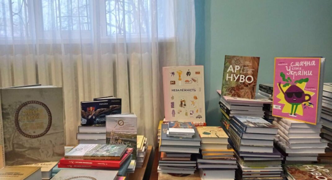 Бібліотеки прифронтового Торецька поповнилися новими книгами