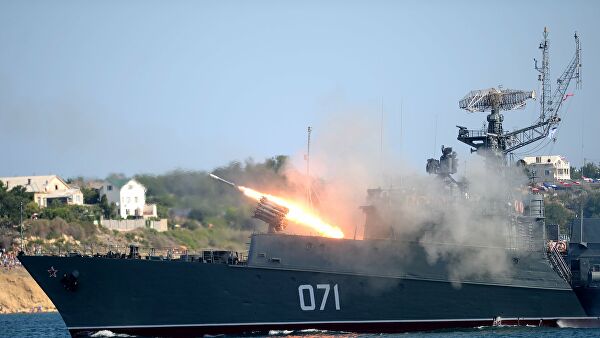Корабль оккупантов в Черном море уничтожил свой же военный самолет РФ