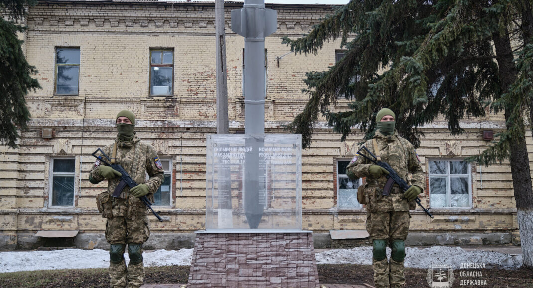 У Краматорську вшанували пам'ять загиблих городян під час обстрілу житлового кварталу з боку НЗФ (фото)