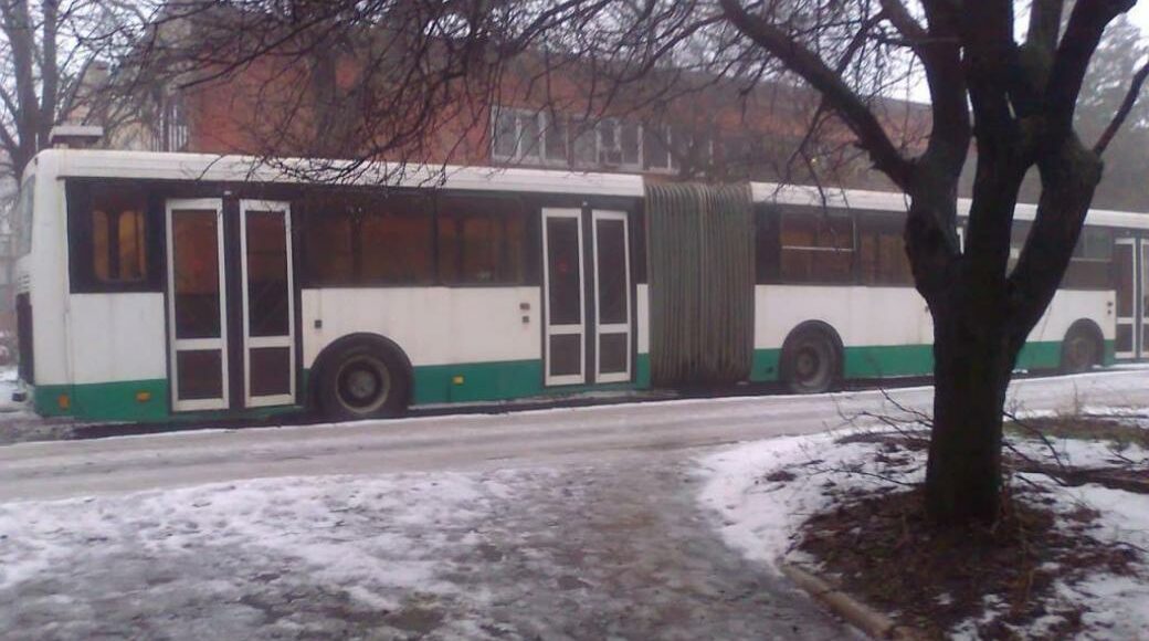 В ОРЛО відправили на металобрухт "гуманітарні" автобуси з Росії