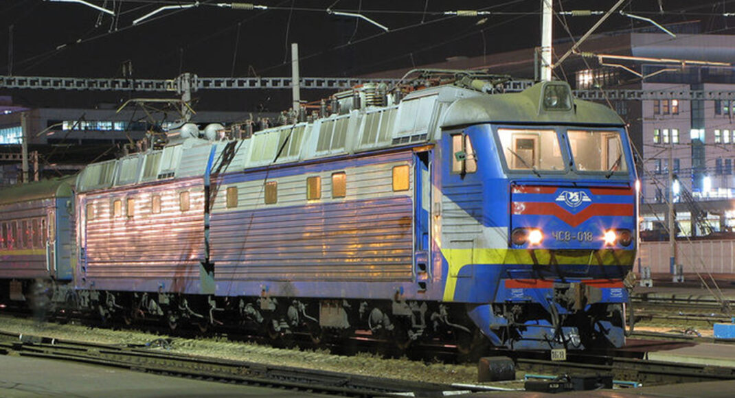 Два потяги Укрзалізниці вже везуть у безпеку понад 1100 жителів Луганщини