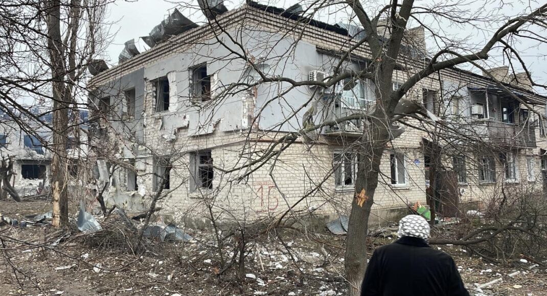 Российские войска продолжают сильнейшие обстрелы Золотого, Счастья и Новотошковского