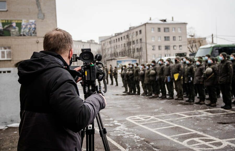 Военную часть в Славянске посетили японские журналисты (фото)