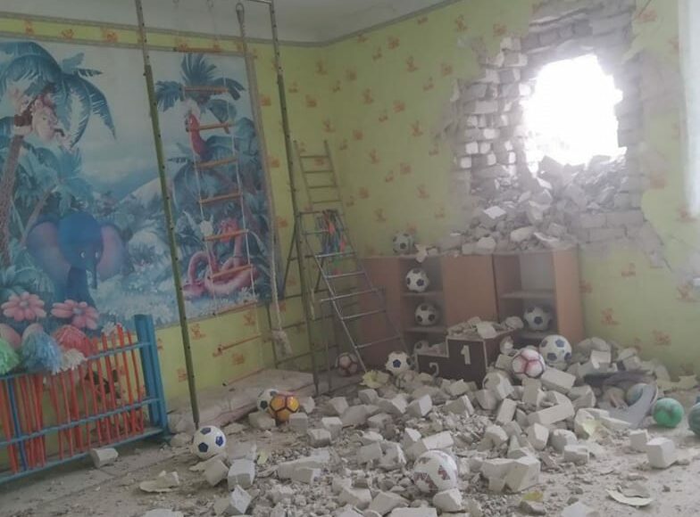 В Станице Луганской под обстрел оккупантов попал детский сад (фото)