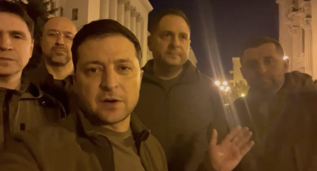 Зеленский вопреки российской пропаганде находится в Киеве (видео)