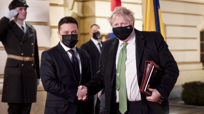 Зеленський та Джонсон обговорили стримування Росії
