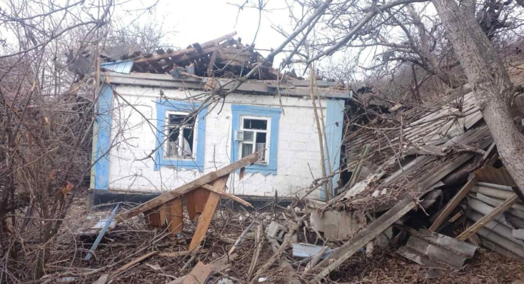 Російські окупанти обстріляли три села під Маріуполем