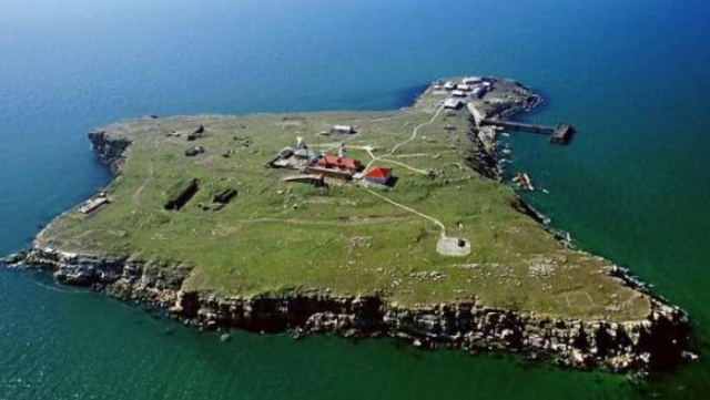 Росіяни захопили острів Зміїний, зв'язок з прикордонниками втрачено, - ДПСУ