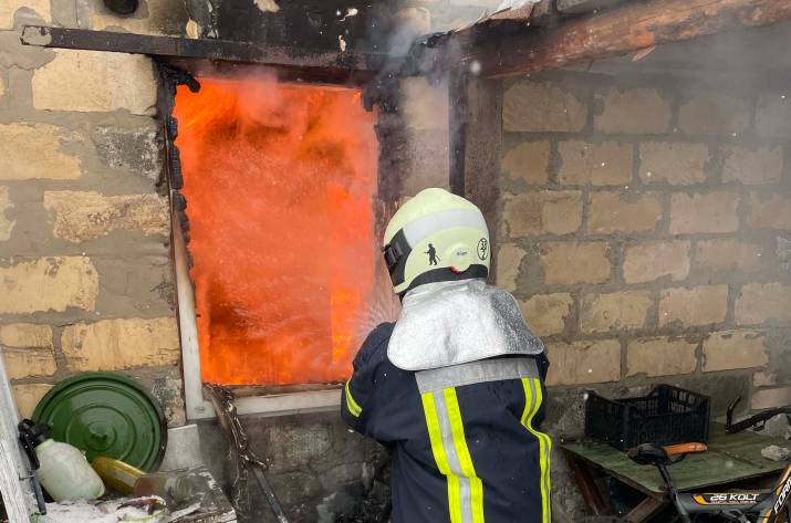 У Сєвєродонецькому районі горів житловий будинок