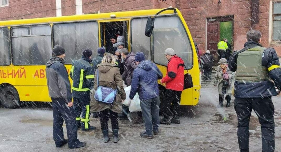 У ДонОДА повідомили, що близько 400 жителів Волновахи і навколишніх селищ вдалося евакуювати за сьогодні: окупанти не припиняли обстріли