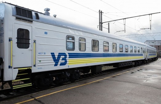 Укрзалізниця робить всі рейси зі сходу в напрямку заходу України евакуаційними і закриває продаж квитків на них
