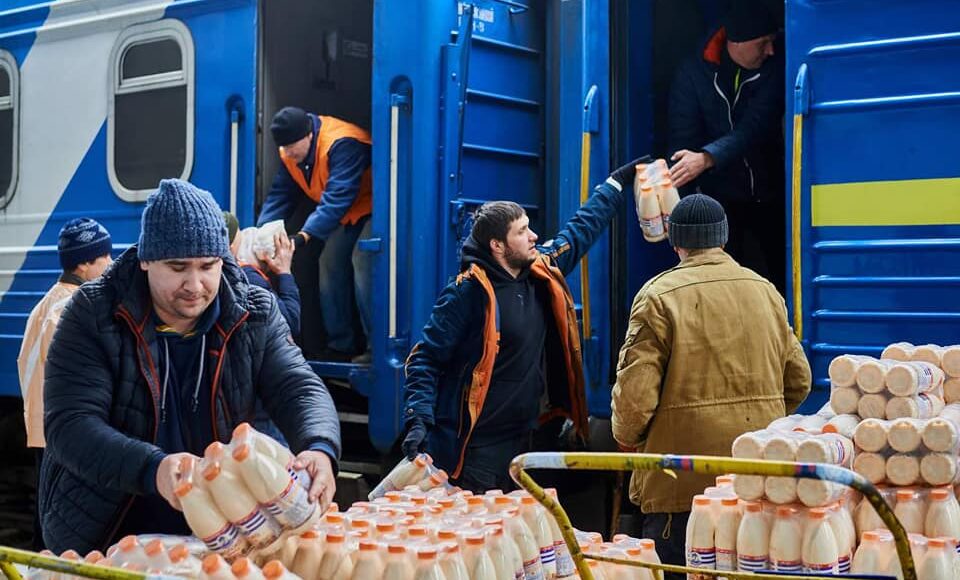 В Киев, Харьков и Лиман поездами доставляют самые крупные гуманитарные грузы