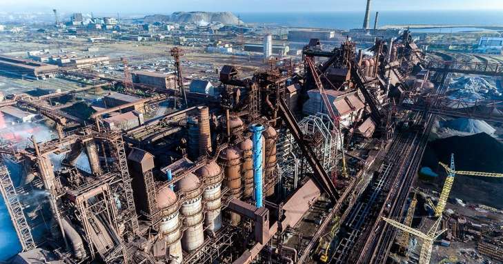 Окупанти в Маріуполі продовжують бомбардування та обстріл Азовсталі, - радник мера
