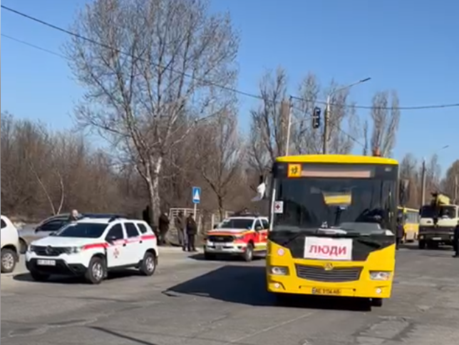 Нова колона виїхала із Запоріжжя в Бердянськ для евакуації маріупольців
