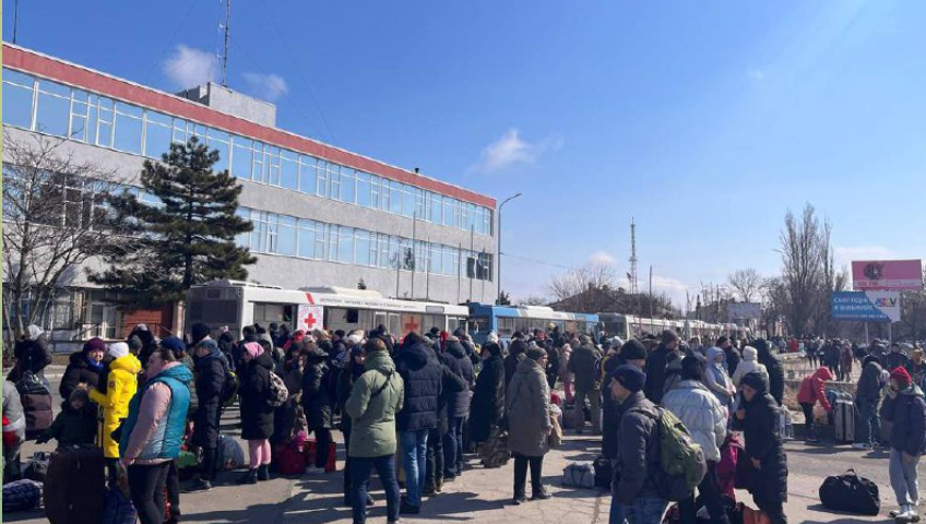 Эвакуационная колонна автобусов из Запорожья для мариупольцев прибыла в Бердянск (видео)