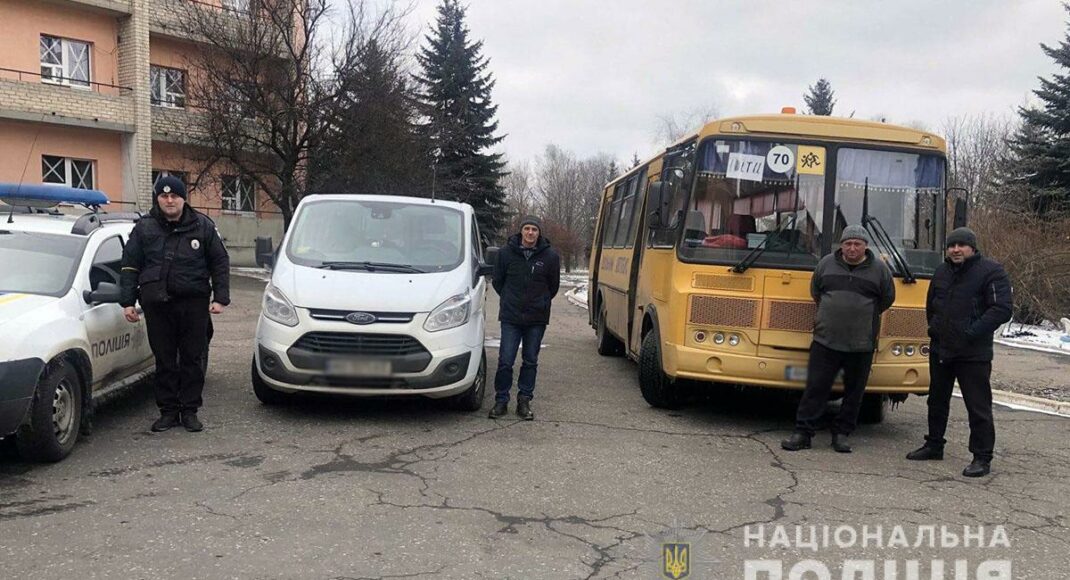 Полиция Донетчины помогает эвакуировать мирных людей из разрушенных населенных пунктов (фото)