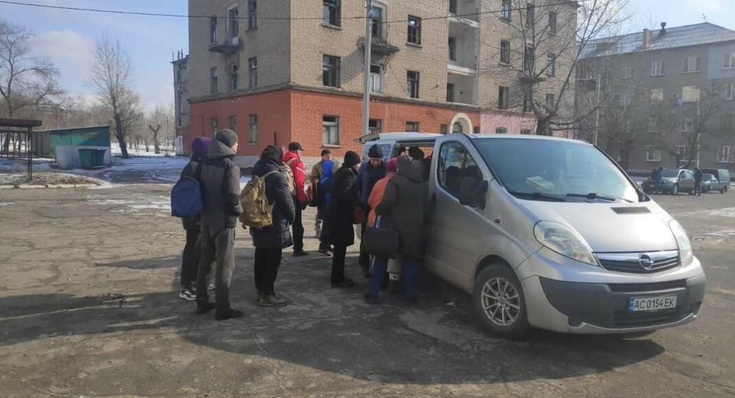 Бои за Рубежное продолжаются: в город также завезли помощь и эвакуировали людей