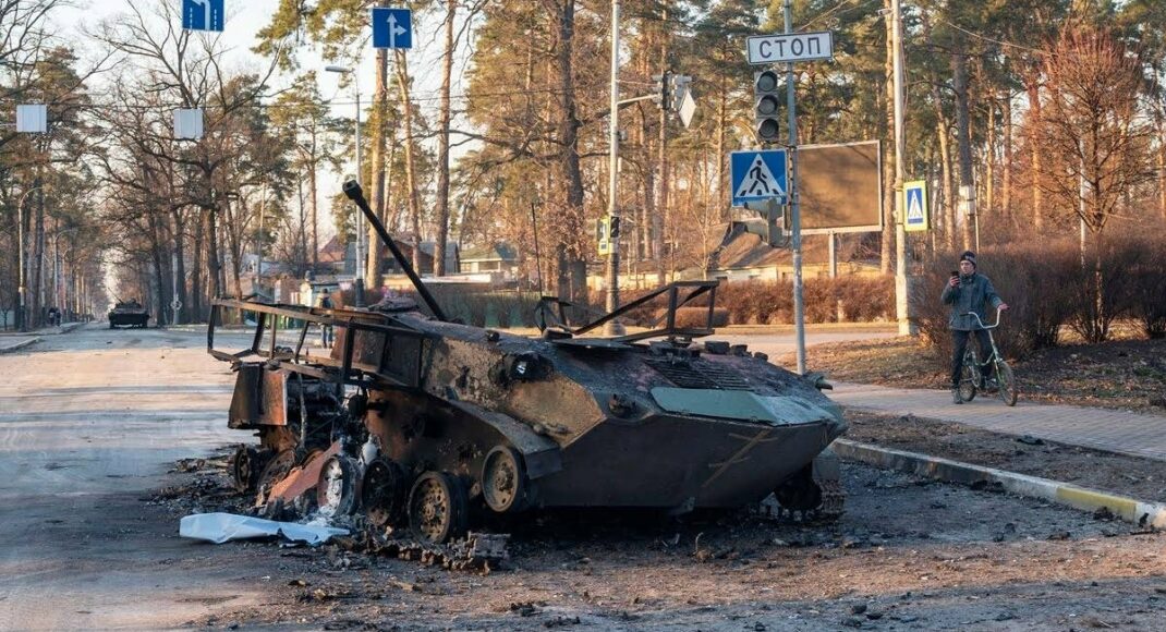 Войска РФ прикрываются людьми, как "живым щитом" и ставят технику в жилых кварталах, — МВД