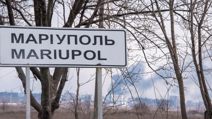 Окупанти рф насильно вивезли лікарів та пацієнтів міської лікарні Маріуполя