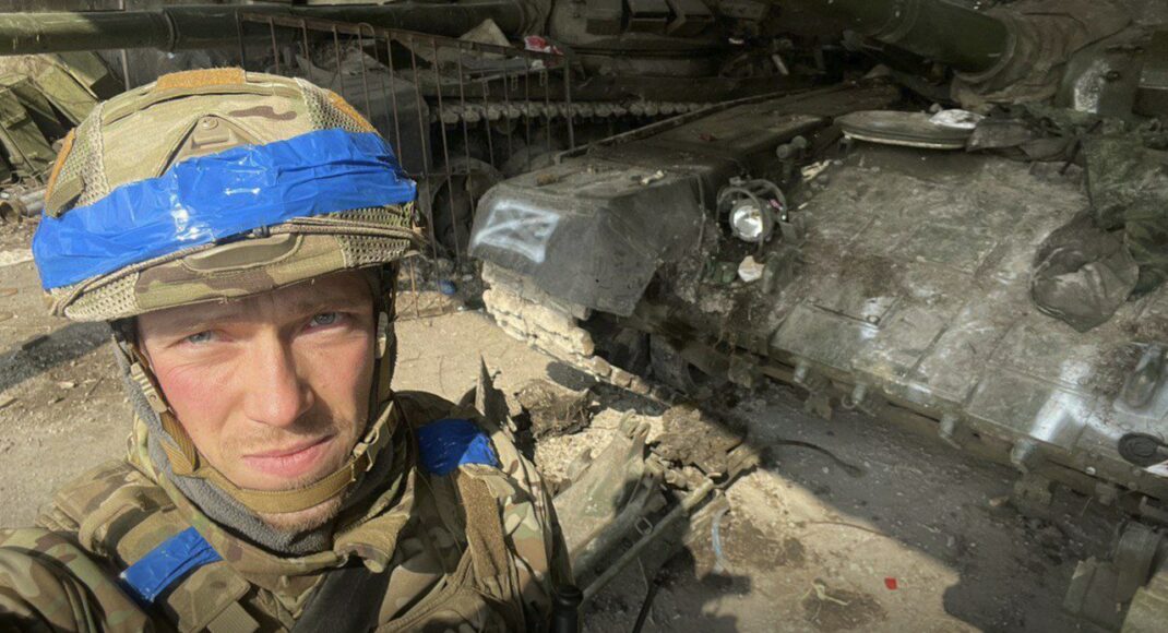 Полк "Азов" у Маріуполі знищив кілька танків противника і взяв полонених