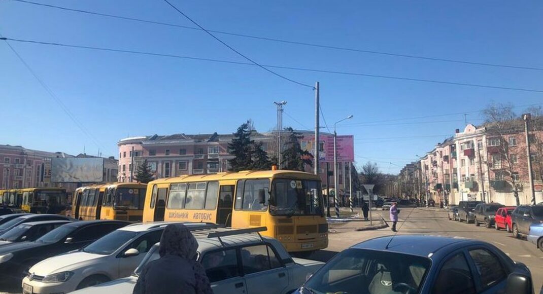 Волонтери допомогли 50 тисячам жителів Донеччини дістатися до безпечних місць