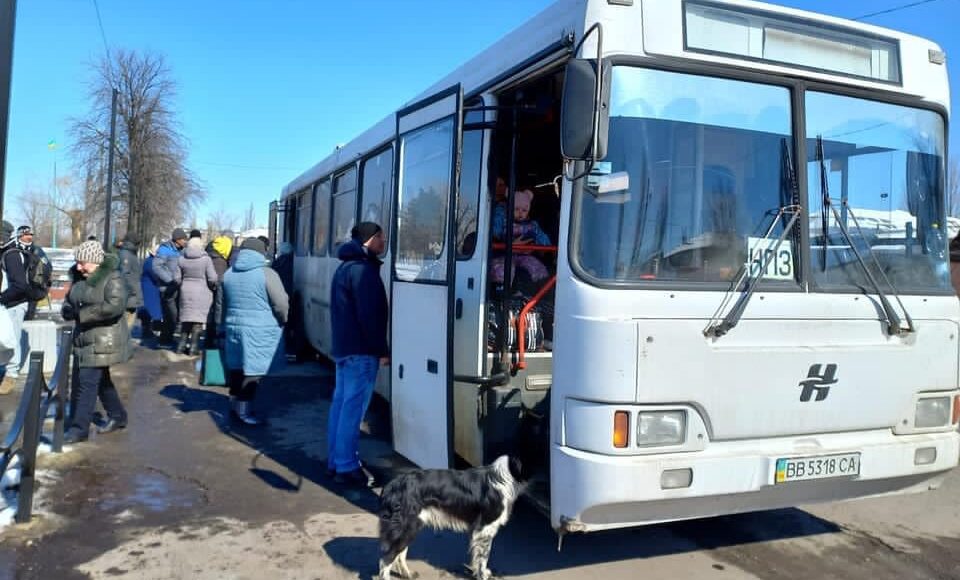 На Луганщині евакуювали близько 700 мешканців області (відео)