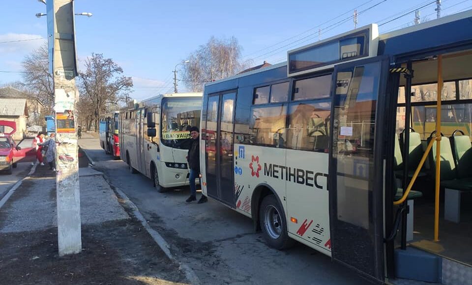 З Авдіївки евакуювали майже сто осіб з-під обстрілів