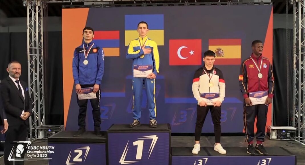 Боксер из Селидово стал чемпионом Европы среди молодежи (фото)